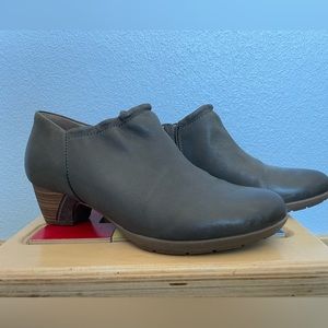 Dansko size 39 booties